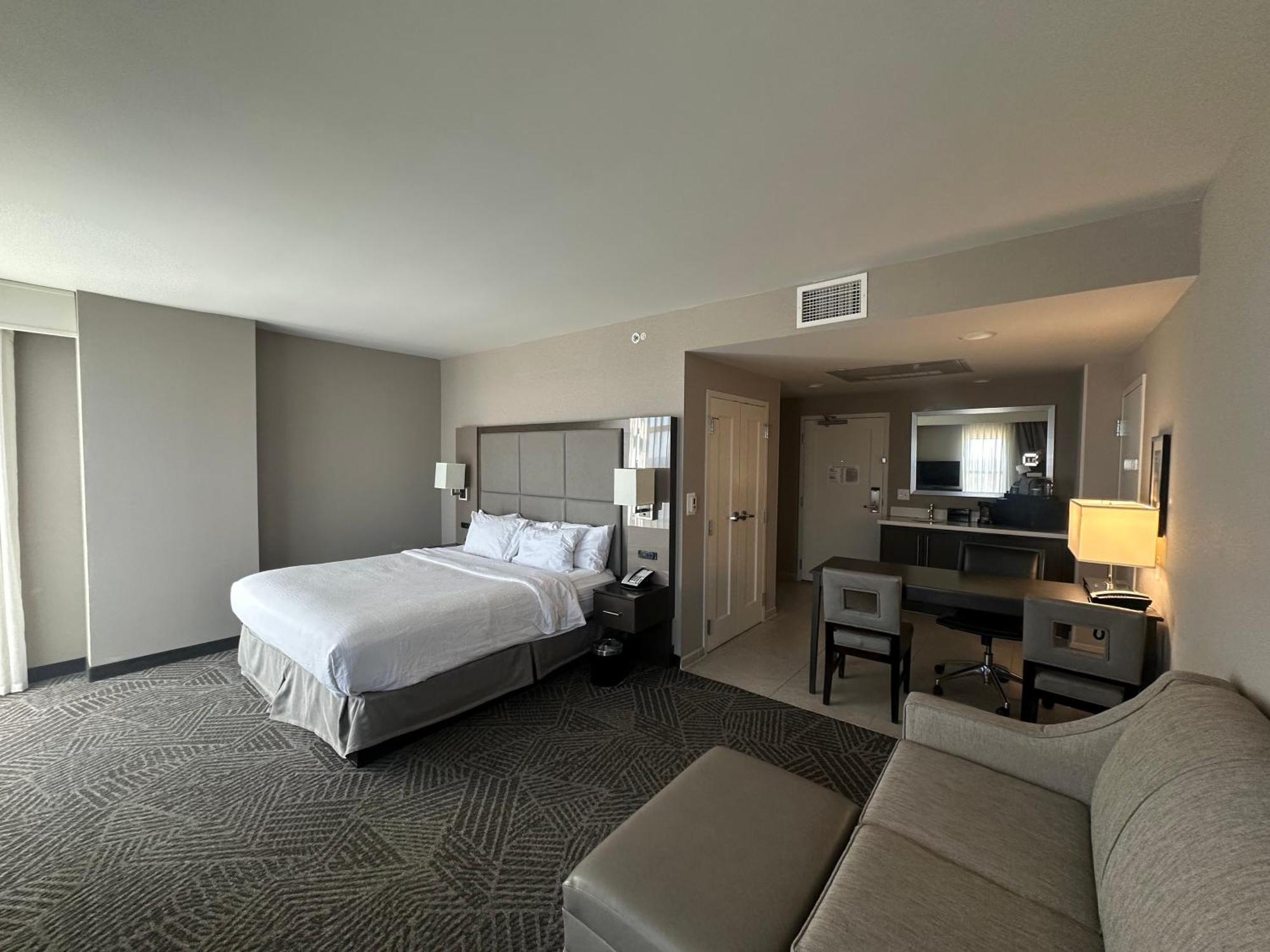 Embassy Suites By Hilton Kansas City Олэт Экстерьер фото