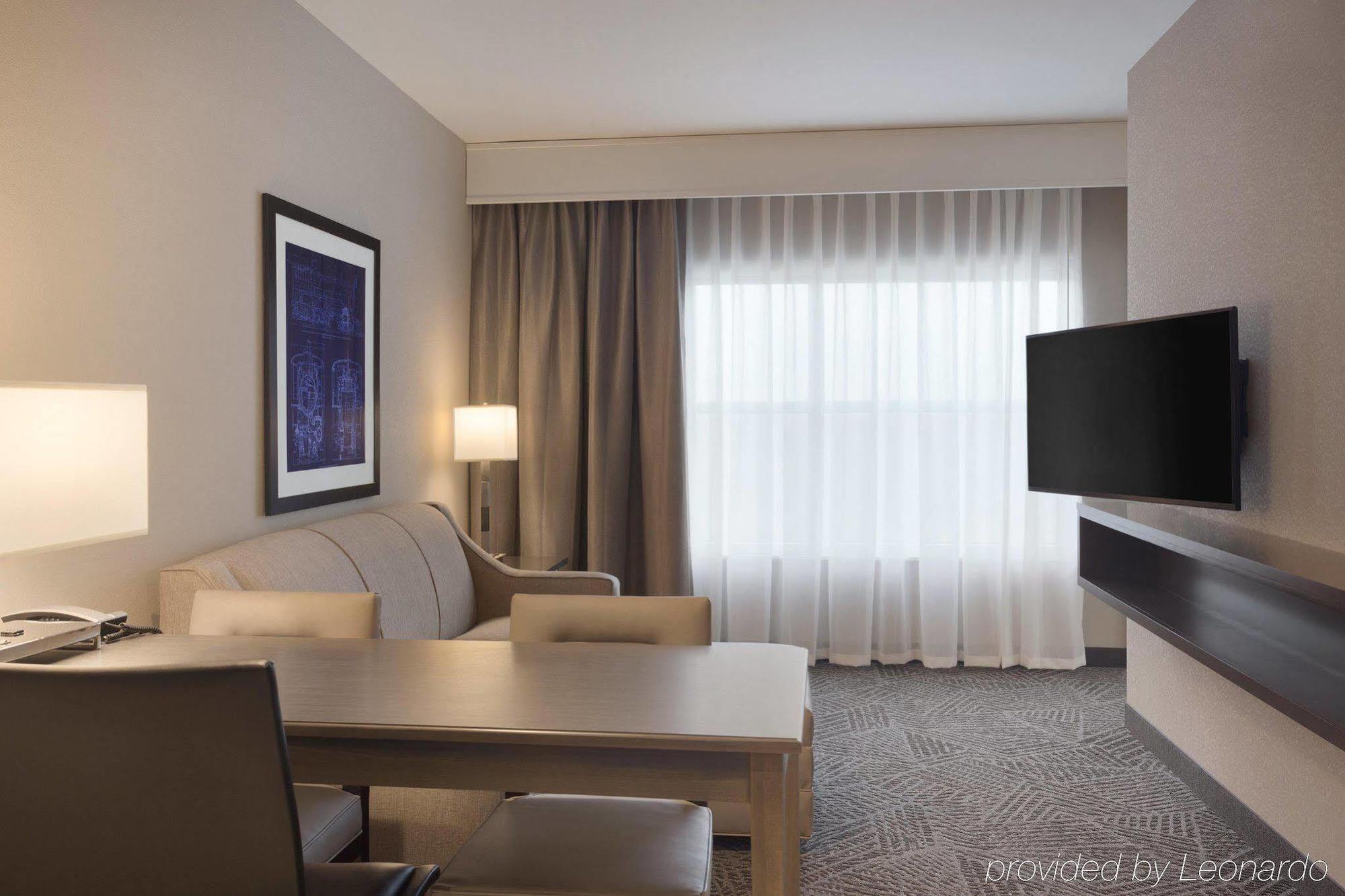 Embassy Suites By Hilton Kansas City Олэт Экстерьер фото